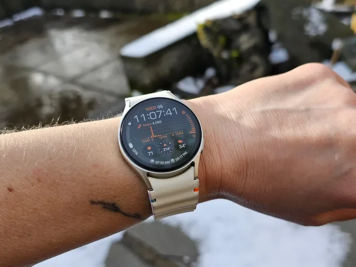 مراجعة شاملة لساعة سامسونج Galaxy Watch 7: تحسينات تدريجية تعزز التجربة اليومية